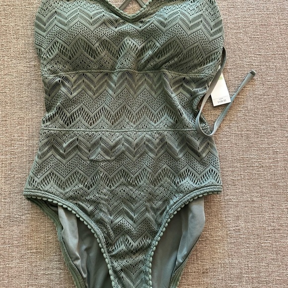 Carmen Marc Valvo Women's Crochet Scoop-Neck One-Piece Swimsuit SAGE GREEN  Sz 8 - Picture 2 of 9